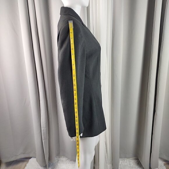 Casual Corner Woman's Dark Gray Lined Blazer. Size 10 - Picture 7 of 12